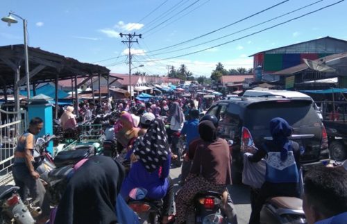 Jelang Lebaran, Masyarakat Singkil Serbu Pasar Anjo-anjo