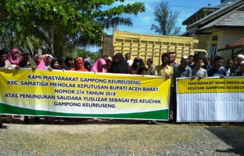 Warga Keureuseng Samatiga Unjuk Rasa Protes Pjs Keuchik