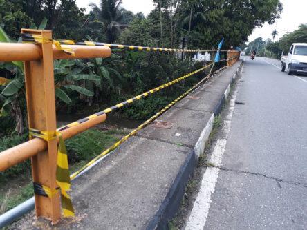 Batas Jembatan Hanya Bergaris Polisi, Potensi Makan Korban