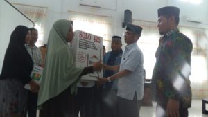 Dinsos Agara Serahkan Bantuan Usaha ke 10 Kelompok Masyarakat