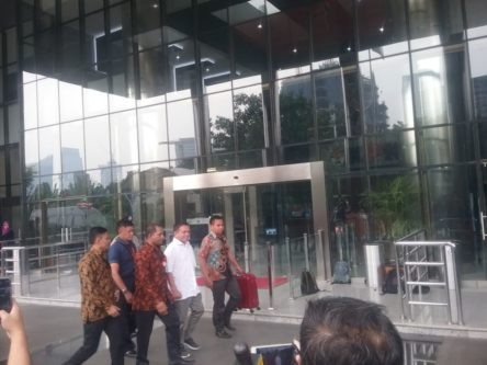 Tiba di KPK, Gubernur Aceh Irwandi Yusuf Hanya Tebar Senyum