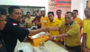 Rombongan Serba Kuning Serahkan Berkas Bacaleg ke KIP Aceh Barat