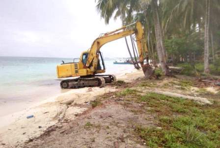 Bangun Kolam Renang Air Tawar, BUMDes Pulau Baguk Datangkan Alat Berat