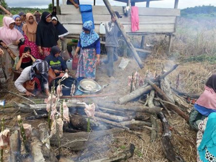 Berharap Hasil yang Baik, Kelompok Tani Singkil Gelar Kenduri di Sawah 