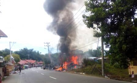 Satu Unit Rumah dan Tempat Usaha Laundry Ludes Dilalap Api