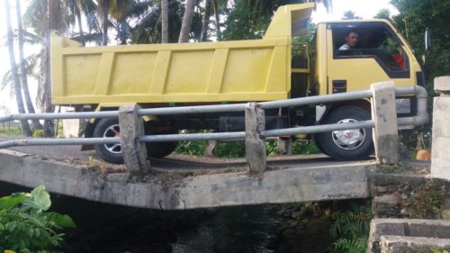 Jembatan Bucue Nyaris Ambruk Akibat Dilalui Truk Pasir