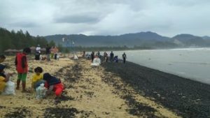 Kapal Tongkang Kandas di Pantai Lampuuk, 7 Ribu Ton Batu Bara Tumpah ke Laut