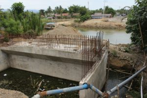 Jembatan Pangwa Belum Rampung, Ekonomi Masyarakat Melemah