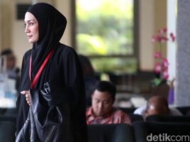 Sempat Mangkir, Steffy Burase Tiba di KPK