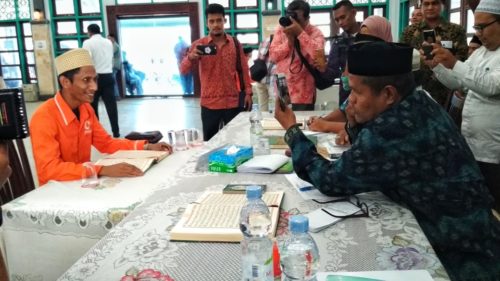 Ikut Tes Baca Al-Quran, Penyanyi Bergek Tuai Pujian