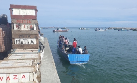 Meski Ombak Besar, Nelayan Abdya Tetap Melaut