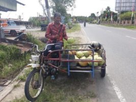 18 Tahun Dagang Kelapa Keliling, Usman Berharap Bantuan Usaha