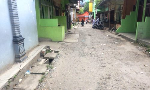 Dana Desa 1 Milyar, Jalan Kampung Terandam Masih Rusak Parah