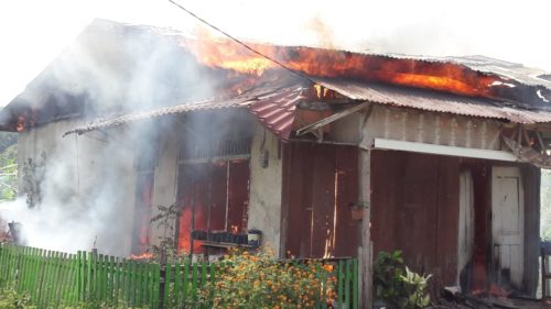 Ditinggal Berjualan, Satu Rumah Ludes Dilalap Api