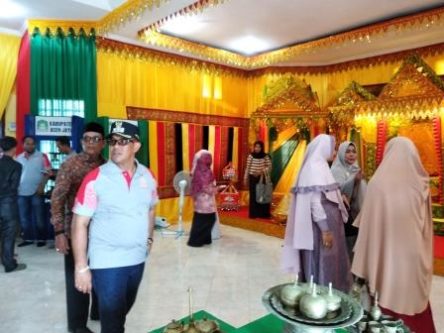 Kunjungi Stand PKA, Irfan TB : Kita Harus Banggakan Aceh Jaya