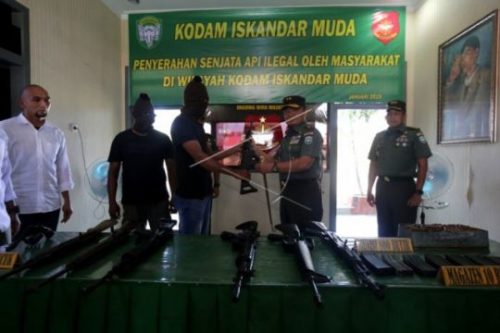 Kodam Iskandar Muda Terima Delapan Pucuk Senpi Ilegal dari Masyarakat