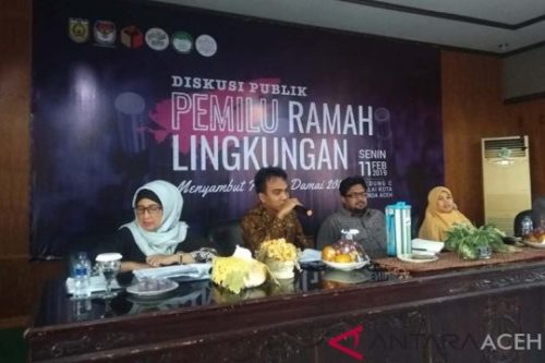 Alat Peraga Kampanye Langgar Aturan Bertebaran di Banda Aceh