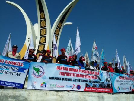 Tolak Tenaga Kerja Asing Unskill, Buruh Gelar Aksi di Simpang Lima