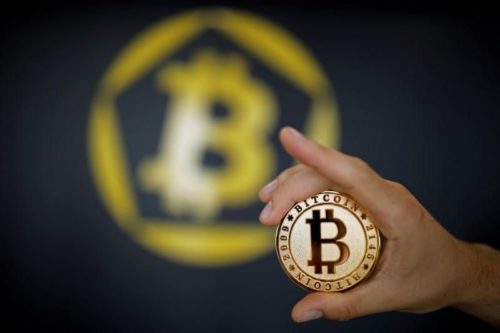 Serangan Trump Bikin Bitcoin Anjlok, Trader Rugi Rp 40 Juta