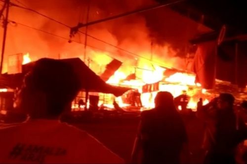 Ulah Suami yang Kesal dengan Istri, 31 Rumah dan Pasar di Mamuju Terbakar