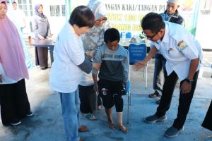 Menyambung Asa Dengan Bantuan Kaki Palsu