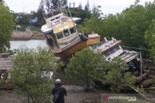 Kapal Penangkap Ikan Sri Lanka Terdampar di Aceh