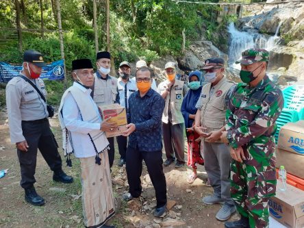 Masyarakat Lhoong Terima Bantuan Pasca Bencana