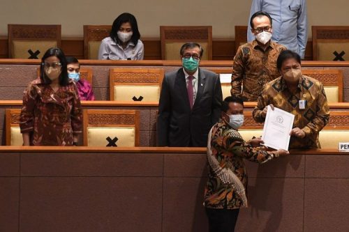 Tuai Sorotan, UU Cipta Kerja Tetap Disahkan