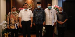 Gubernur Aceh, Nova Iriansyah bersama Bupati Aceh Singkil Dulmusrid, Kadisbudpar Aceh Jamaluddin dan Staf Khusus Gubernur Aceh, Iskandar, bertemu Menko Kemaritiman dan Investasi, Luhut Binsar Pandjaitan, membahas Investasi pariwisata Provinsi Aceh dengan UEA di Kantor Kemenko Marves, Jakarta, Jumat (13/11/2020). (Foto/Humas)