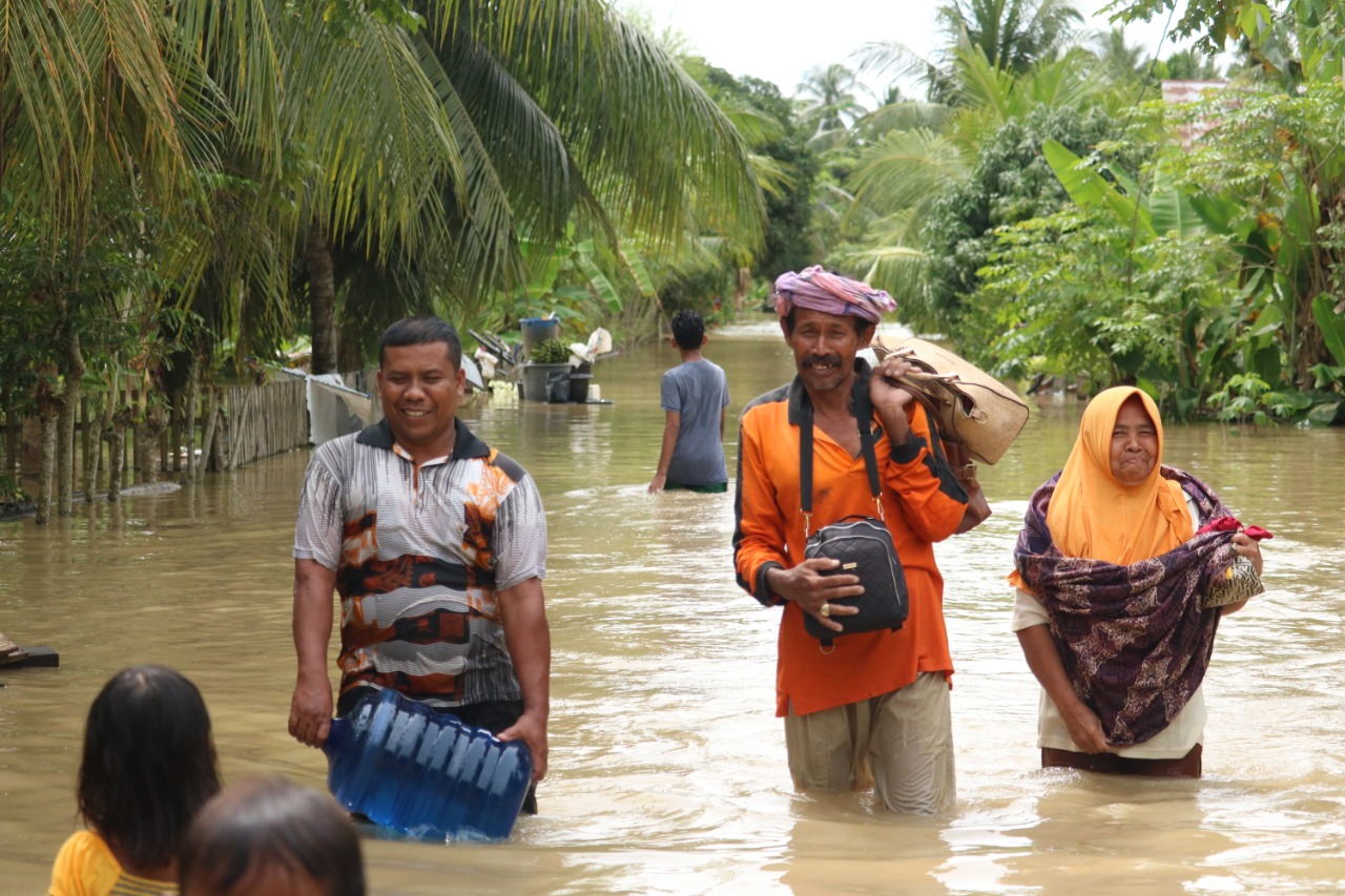 Terendam Banjir, Ratusan Sekolah Di Aceh Timur Tunda Ujian | Pikiran ...