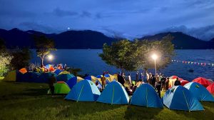 Wisata kamping tenda di Tepi Danau Lut Tawar, Aceh Tengah. (Foto Zikri).