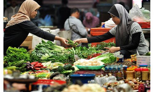 wanita perempuan ibu dagang berdua ngobrol jualan sayur berdagang pasar Foto Going to Jannah