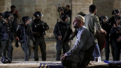 41502 polisi israel menyerang warga palestina di masjid al aqsa pada jumat 852021