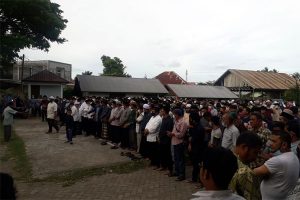 suasana pemakaman prof farid