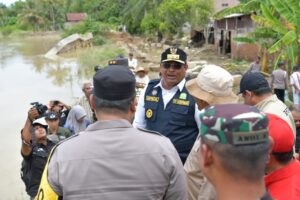 Pj Gubernur Safrizal Tinjau Langsung Lokasi Banjir di Aceh Tamiang