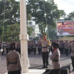 Para srikandi Polresta Banda Aceh melaksanakan upacara sederhana di halaman Polresta, Minggu (22/12/2024) Foto: Polresta Banda Aceh