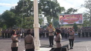 Para srikandi Polresta Banda Aceh melaksanakan upacara sederhana di halaman Polresta, Minggu (22/12/2024) Foto: Polresta Banda Aceh