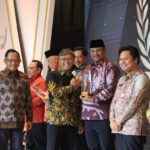 Pj Gubernur Aceh, Dr. H. Safrizal ZA, M.Si, saat menerima penghargaan Apresiasi Kinerja Pemerintahan Daerah Tahun 2024, di JW Marriot Hotel (Dua Mutiara Ballroom), Kuningan, Jakarta Selatan, Kamis, 12 Desember 2024. Foto: Biro Adpim