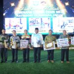 Pj Gubernur Aceh, Dr. H. Safrizal ZA, M.Si, menghadiri acara syukuran Hari Ulang Tahun (HUT) Kodam Iskandar Muda ke-68 yang digelar di Lapangan Sanggamara Makodam IM, Minggu (22/12/2024) malam. Foto: Biro Adpim