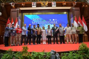 Pj. Gubernur Aceh, Dr. Safrizal, ZA. M. Si Menyampaikan Sambutan Sekaligus Membuka Aceh International Forum Tahun 2024 di Anjong Monmata, Pendopo Gubernur Aceh, Senin, 23/12/2024. Foto: Biro Adpim