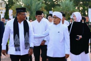 Penceramah kondang KH. Abdullah Gymnastiar atau Aa Gym, mengisi tausiah peringatan 20 tahun Tsunami Aceh. Peringatan yang dilangsungkan di Halaman Masjid Raya Baiturrahman Banda Aceh, Kamis 26/12/2024. Foto: Biro Adpim