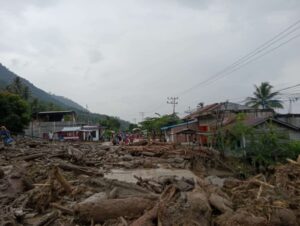 Bencana banjir bandang melanda wilayah Kabupaten Aceh Tenggara akibat hujan dengan intensitas sedang hingga tinggi yang terjadi pada Senin (30/12/2024). Foto: RRI