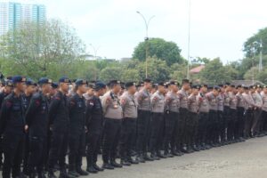 Ratusan personel gabungan saat melaksanakan apel pengamanan di kawasan Monas, Jakpus, Jumat (27/12/2024). (Foto: Polres Metro Jakpus)