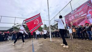 pengibaran bendera bulan bintang