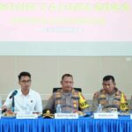 Kapolres Aceh Besar AKBP Sujoko S.I.K.,M.H (tengah) memimpin kegiatan Press Release Akhir Tahun 2024 bertempat di Aula Satya Haprabu Polres Aceh Besar, Senin (30/12/2024). Foto : Humas Polres Aceh Besar