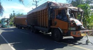 Tiga Truk Tronton Mengalami Kecelakaan Beruntun di jalan lintas Meulaboh - Banda Aceh, Minggu (22/12/2024). Sumber Foto : Arif Rizalul / Reporter RRI Meulaboh