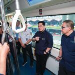 Menteri BUMN Erick Thohir saat menjajal kereta Bandara di Jakarta. Foto: Kementerian BUMN