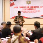 Penjabat Gubernur Aceh, Dr. H. Safrizal ZA, M.Si, memberi sambutan pada acara Aceh Investment Opportunities 2025, di Hermes Hotel Banda Aceh, Minggu, 5/1/2025. Foto: Biro Adpim