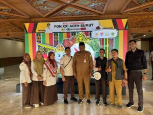 Penjabat Gubernur Aceh, Dr. H. Safrizal ZA, M.Si, menerima Aspirasi perwakilan PPPK di lobby Kantor Gubernur Aceh Selasa, 14/1/2025. Foto: Biro Adpim