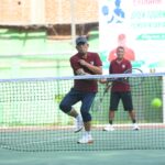 Plt. Sekda Aceh Drs. Muhammad Diwarsyah, M.Si Membuka sekaligus mengikuti tournamen tenis KU-105 Pemerintah Aceh Tenis Club (PATC) di lapangan tenis Komplek kantor Gubernur Aceh, sabtu, 18/01/2025. Foto: Biro Adpim